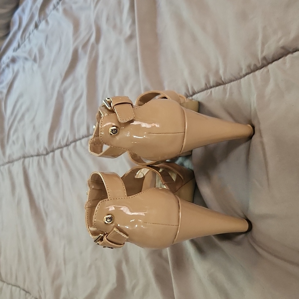NWT Guess heels size 7 - Picture 3 of 7